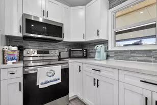 202 Elaine Cir W, West Palm Beach, FL 33409 - Photo 12