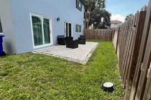1933 NW 99th Ave, Pembroke Pines, FL 33024 - Photo 8