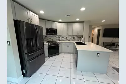 1933 NW 99th Avenue, Pembroke Pines, FL 33024 - Photo 6