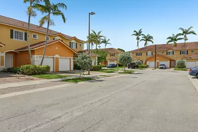 560 St Tropez Lane, Margate, FL 33068 - Photo 4
