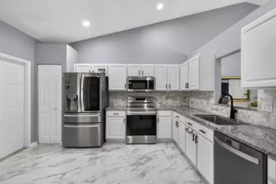 10469 Pelican Drive, Wellington, FL 33414 - Photo 14
