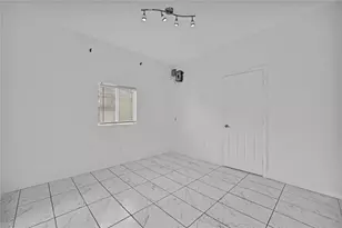 1114 NW 39th St, Miami, FL 33127 - Photo 10