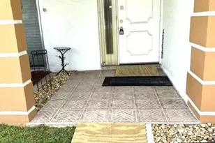1216 S S Lakes End Dr, Fort Pierce, FL 34982 - Photo 2