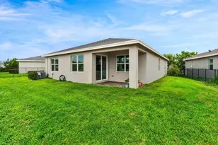 2770 NE Breezeway Cir, Ocean Breeze, FL 34957 - Photo 4