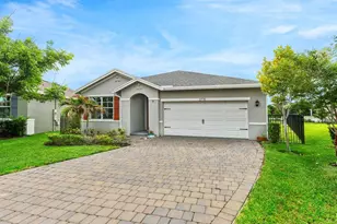 2770 NE Breezeway Cir, Ocean Breeze, FL 34957 - Photo 6