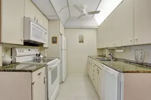 432 Grantham, Deerfield Beach, FL 33442 - Photo 12