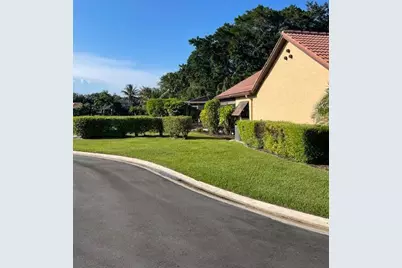 18 Ironwood Way N, Palm Beach Gardens, FL 33418 - Photo 1