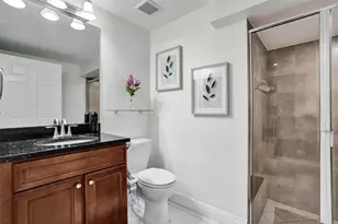 8768 NW 98th Ave, Doral, FL 33178 - Photo 18