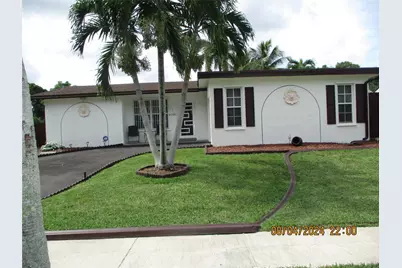 9330 NW 10th Street, Pembroke Pines, FL 33024 - Photo 2