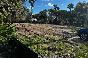 525 Acacia Rd, Vero Beach, FL 32963 - Photo 1