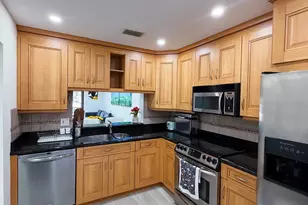 351 Club Cir, Boca Raton, FL 33487 - Photo 8