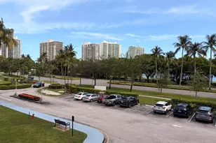 3625 N Country Club Dr, Aventura, FL 33180 - Photo 24