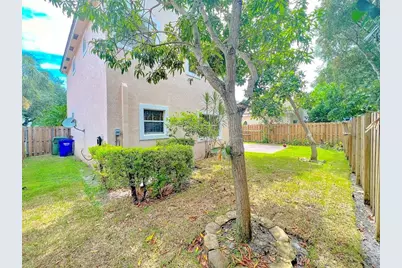 2132 NW 75th Way, Pembroke Pines, FL 33024 - Photo 8