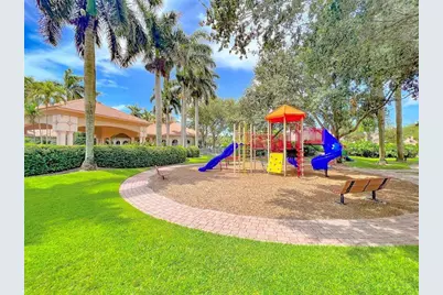2132 NW 75th Way, Pembroke Pines, FL 33024 - Photo 32
