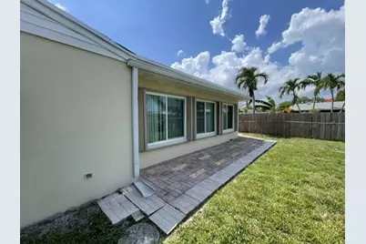 180 SW 77th Avenue, Margate, FL 33068 - Photo 4