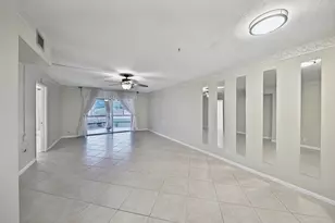 400 SE 10th St, Deerfield Beach, FL 33441 - Photo 8