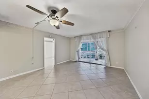 400 SE 10th St, Deerfield Beach, FL 33441 - Photo 8