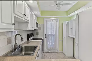 400 SE 10th St, Deerfield Beach, FL 33441 - Photo 18