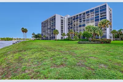 356 Golfview Road #403, North Palm Beach, FL 33408 - Photo 2