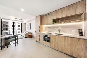 11 NE 6th St, Miami, FL 33132 - Photo 2