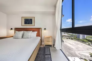 11 NE 6th St, Miami, FL 33132 - Photo 16