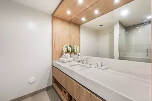 11 NE 6th St, Miami, FL 33132 - Photo 30