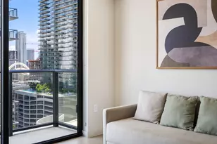 11 NE 6th St, Miami, FL 33132 - Photo 22