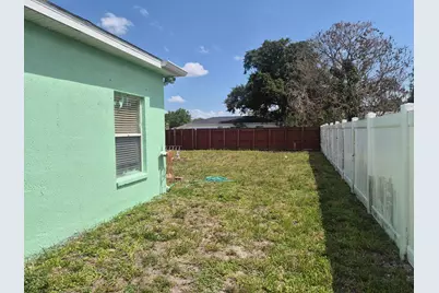 698 Thuringer Street NW, Palm Bay, FL 32907 - Photo 4