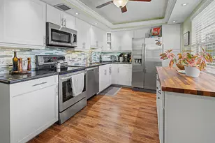 3930 Oaks Clubhouse Dr, Pompano Beach, FL 33069 - Photo 14