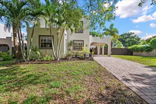 953 39th Ct, West Palm Beach, FL 33407 - Photo 2