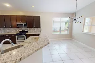895 SW Lake Charles Cir, Port Saint Lucie, FL 34986 - Photo 10