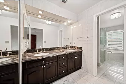 20009 NW 66th Place, Hialeah, FL 33015 - Photo 18