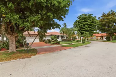 20009 NW 66th Place, Hialeah, FL 33015 - Photo 2