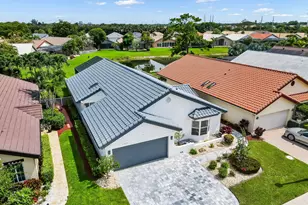 21089 Cottonwood Dr, Boca Raton, FL 33428 - Photo 2