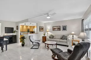 438 Tilford U, Deerfield Beach, FL 33442 - Photo 2