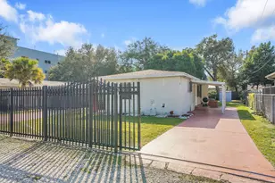 1646 NE 150th St, Miami, FL 33181 - Photo 2