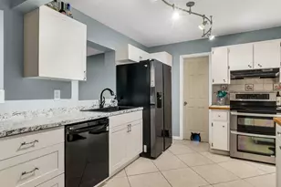 5298 2nd Rd, Lake Worth, FL 33467 - Photo 2