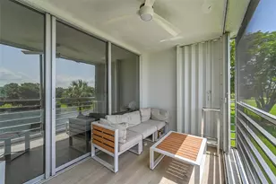 555 Oaks Ln, Pompano Beach, FL 33069 - Photo 12