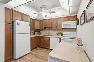 108 Greenbrier C, West Palm Beach, FL 33417 - Photo 2