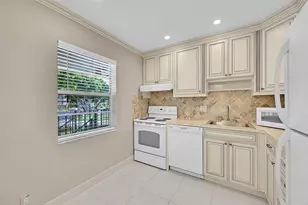 23 Abbey Ln, Delray Beach, FL 33446 - Photo 4
