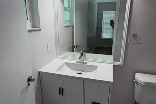 450 SW Eyerly Ave, Port Saint Lucie, FL 34983 - Photo 16