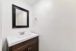 640 Tennis Club Dr, Fort Lauderdale, FL 33311 - Photo 10