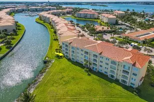 4 Harbour Isle Dr E, Fort Pierce, FL 34949 - Photo 2