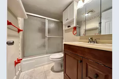 94 Windsor E, West Palm Beach, FL 33417 - Photo 4