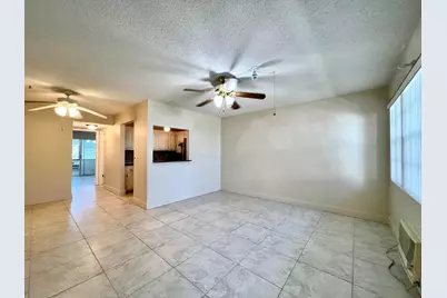 94 Windsor E, West Palm Beach, FL 33417 - Photo 2