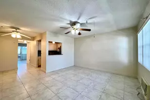 94 Windsor E, West Palm Beach, FL 33417 - Photo 2