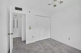 1100 St Charles Pl, Pembroke Pines, FL 33026 - Photo 18