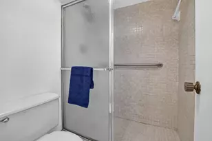 1100 St Charles Pl, Pembroke Pines, FL 33026 - Photo 16