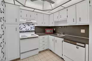 1100 St Charles Pl, Pembroke Pines, FL 33026 - Photo 10