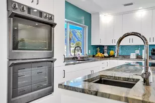201 SE 11th St, Pompano Beach, FL 33060 - Photo 10